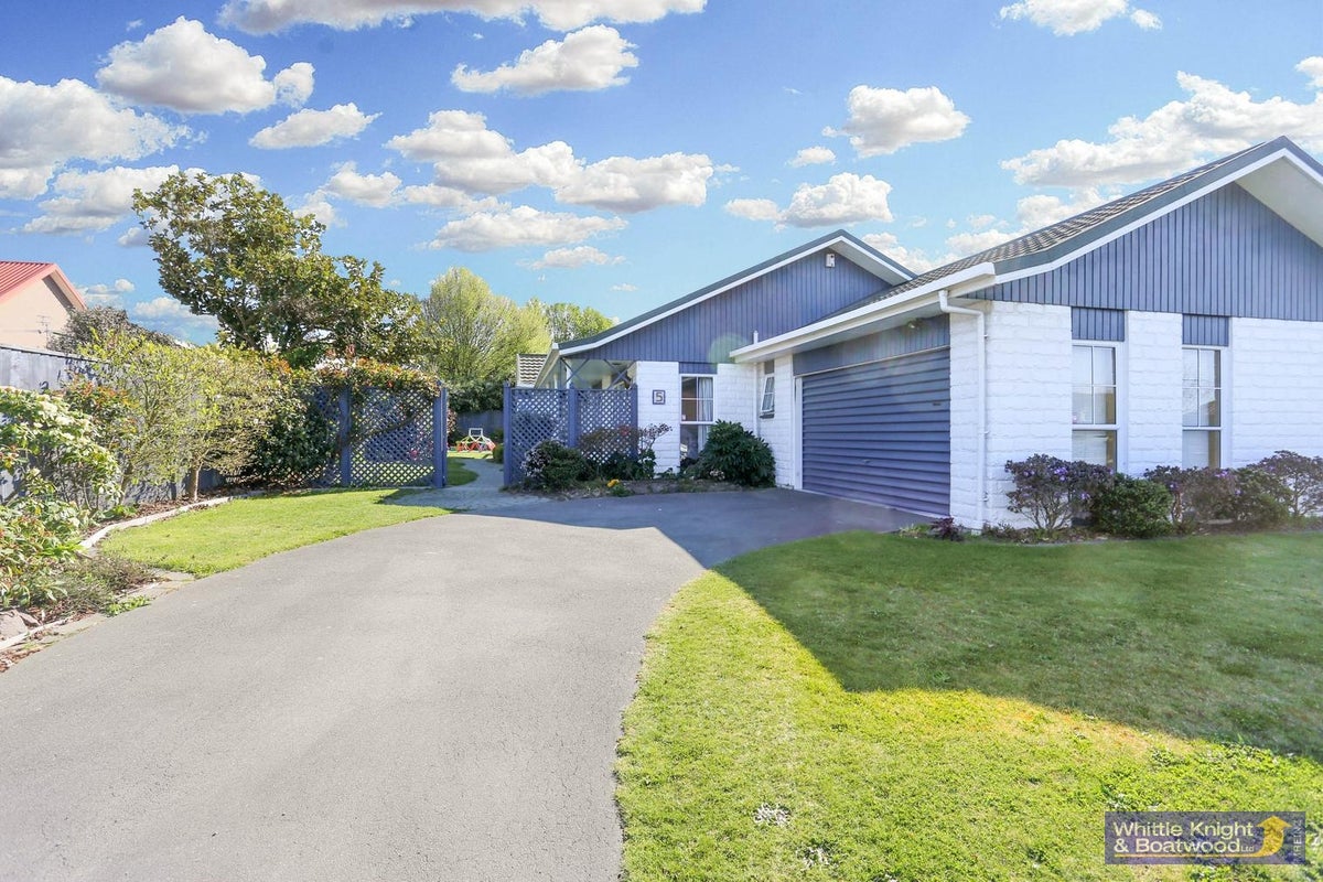 5 Cherrywood Place, Redwood, Christchurch - Carousel 1