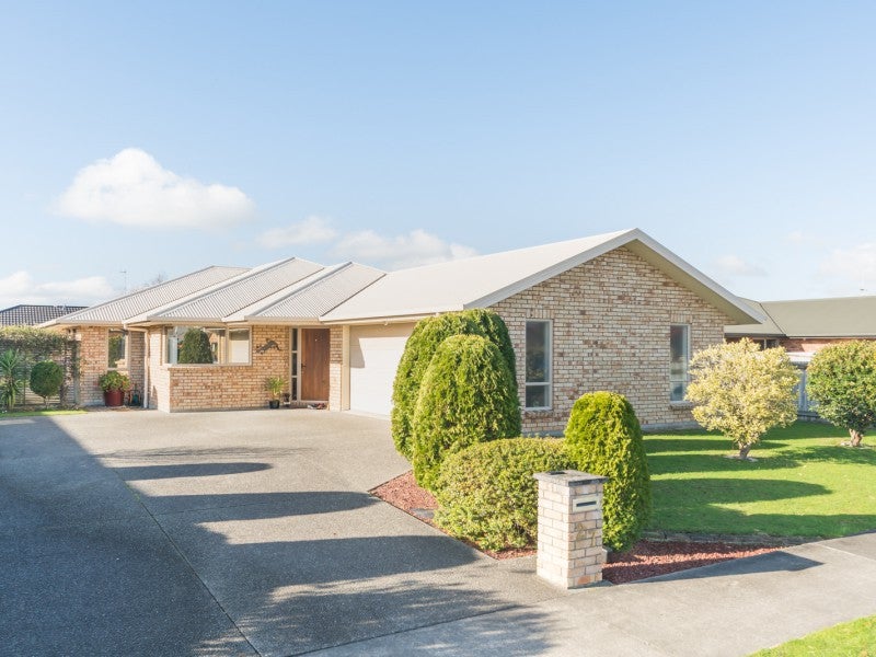 27 Branigan Parade, Kelvin Grove, Palmerston North - Carousel 1
