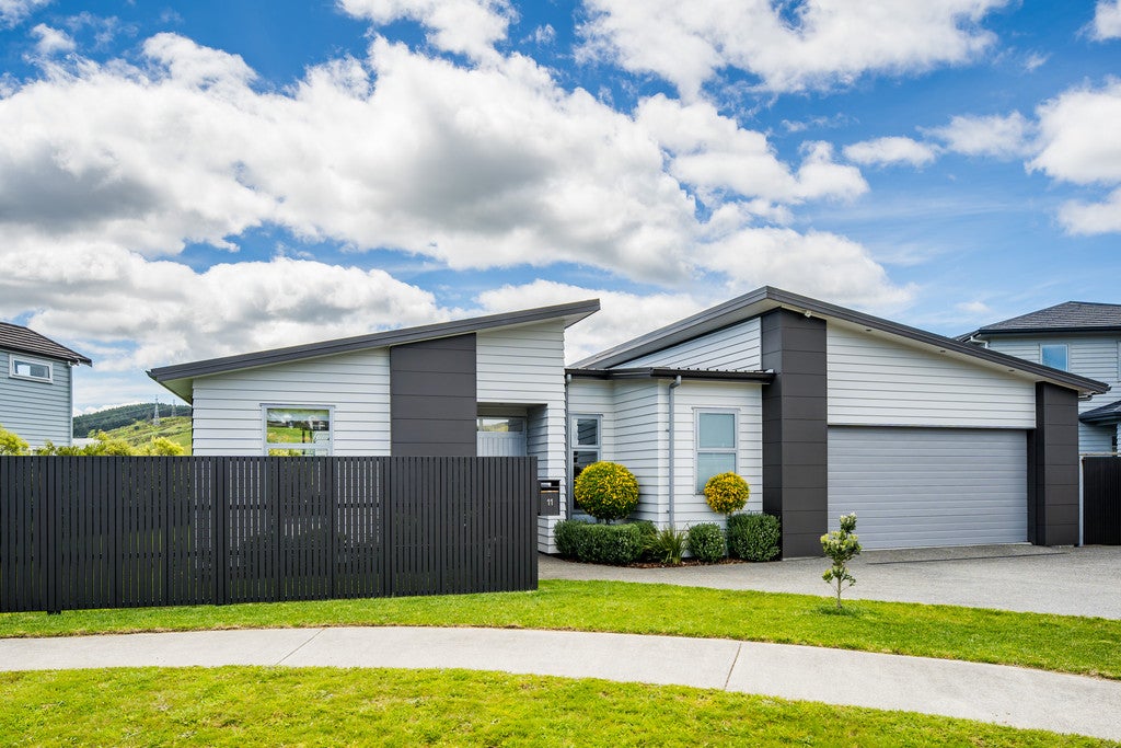 11 Trafford Terrace, Churton Park, Wellington - Carousel 1