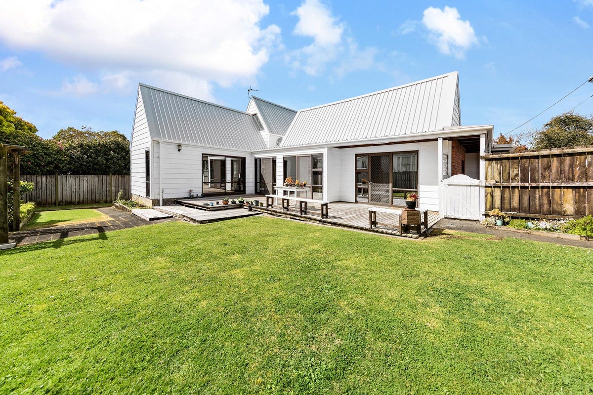 6 Fairfax Avenue, Northcote, Auckland - Carousel 2