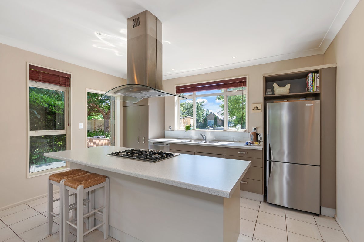 2 Caroline Way, Northwood, Christchurch - Carousel 2