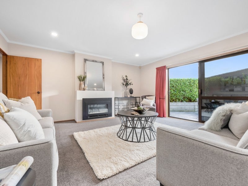 2/10 Bellevue Road, Woburn, Lower Hutt - Carousel 2