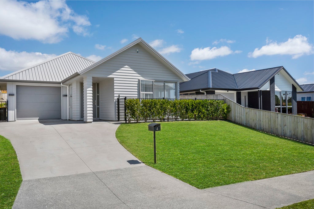 4 Atalanta Way, Beachlands, Auckland - Carousel 1