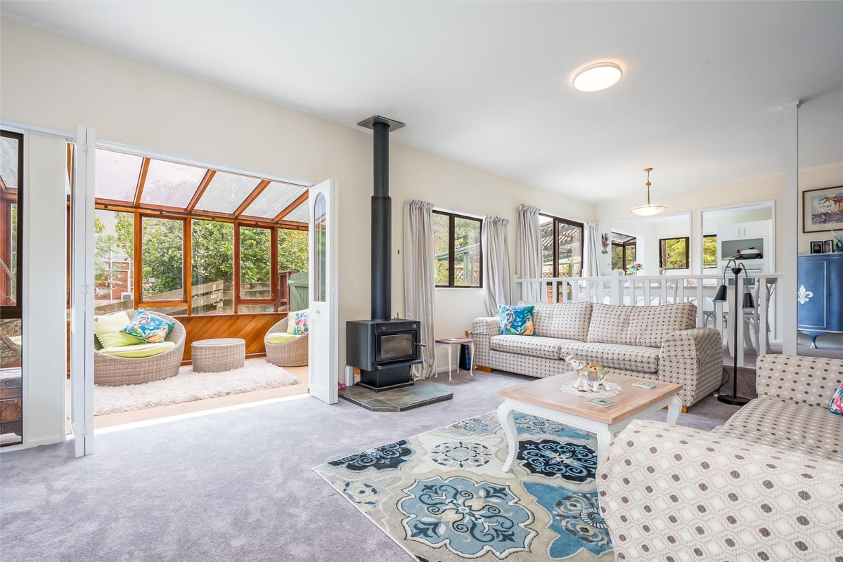 18 HEATH GR, GRACEFIELD, LOWER HUTT - Carousel 2