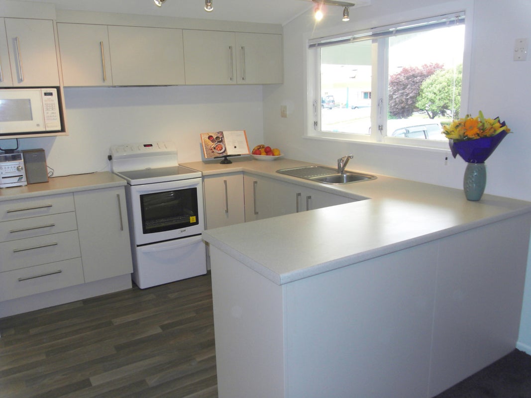 62 Deanwell Avenue, Deanwell, Hamilton - Carousel 1