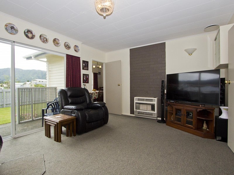 8 Matthews Road, Wainuiomata, Lower Hutt - Carousel 2