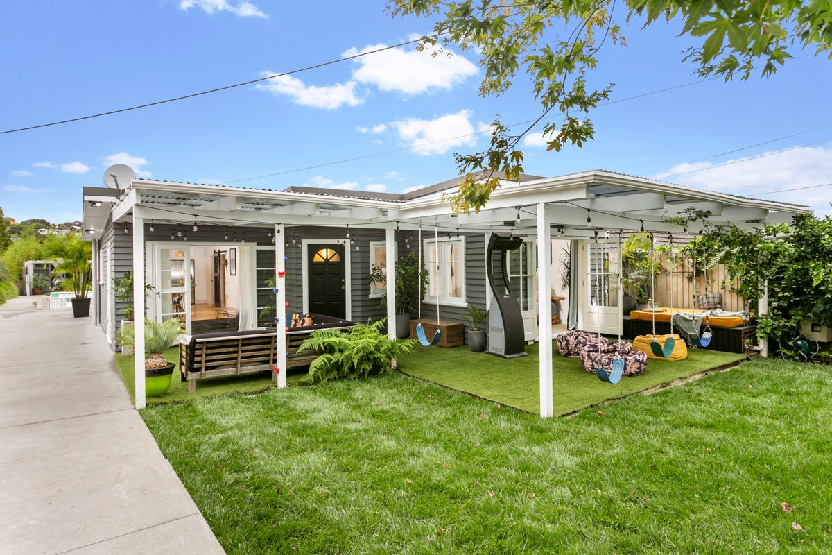 26 Norman Road, Titirangi, Auckland - Carousel 1