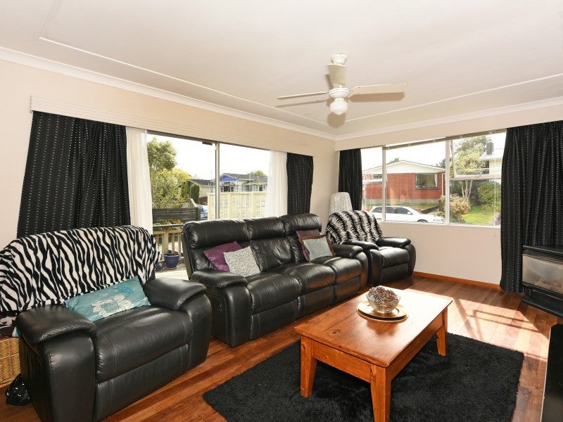 38 Sunbrae Drive, Silverstream, Upper Hutt - Carousel 2