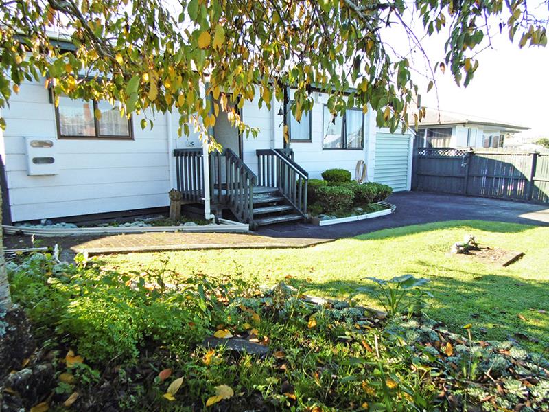 2/2 Jenkins Place, Manurewa East, Auckland - Carousel 17