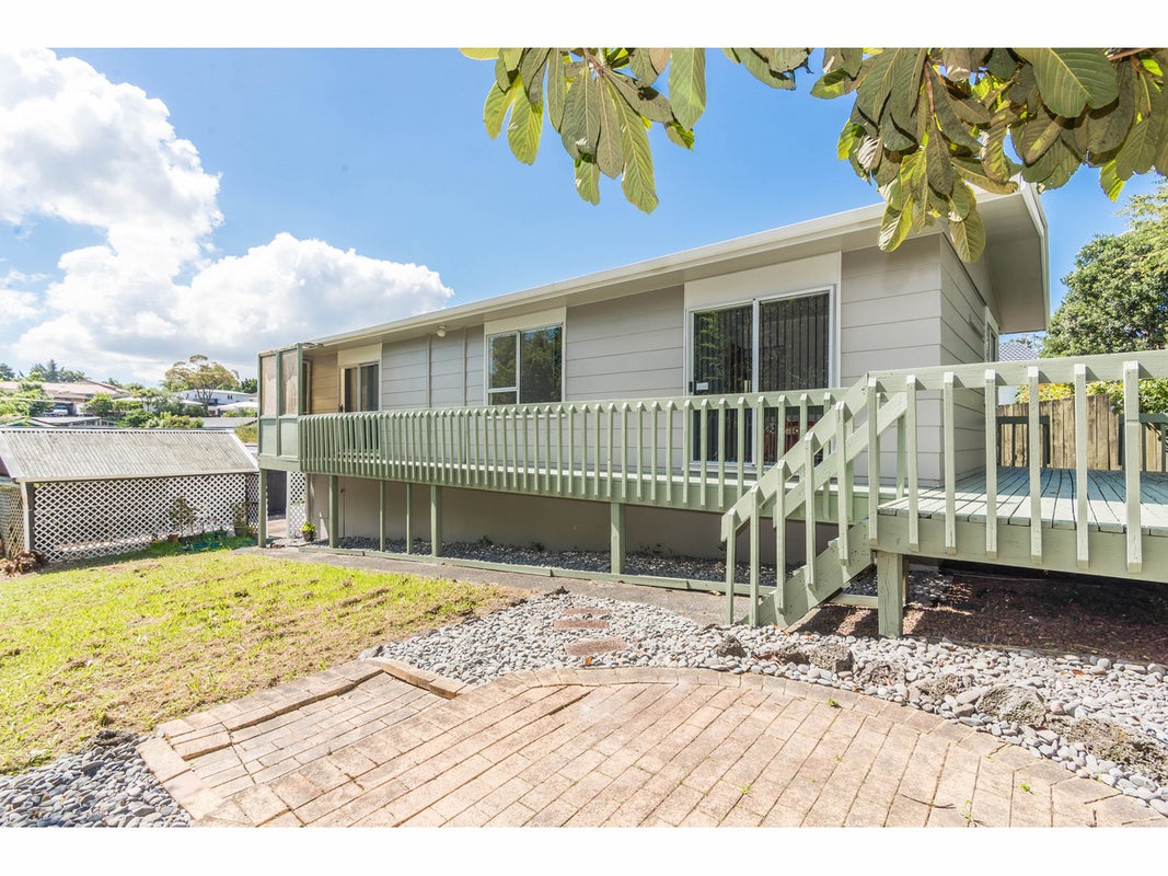 8 Longreach Drive, Sunnyvale, Auckland - Carousel 2