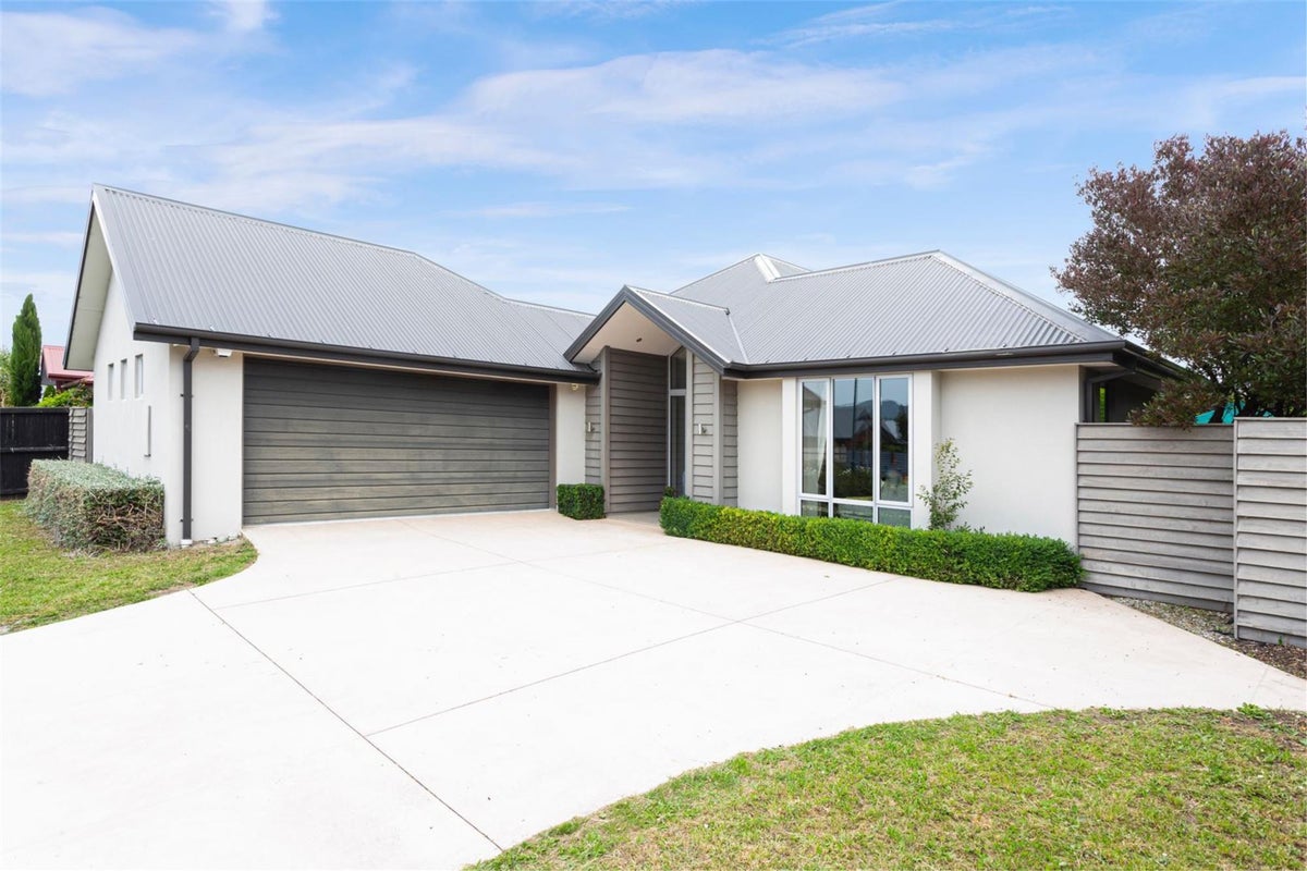 7 Kilbride Gardens, Halswell, Christchurch - Carousel 1