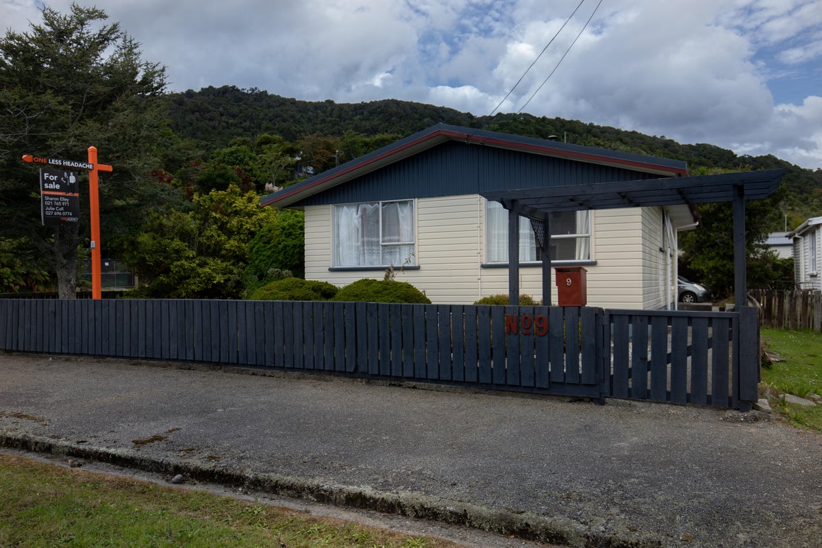 9 Sturge Street, Cobden, Greymouth - Carousel 20