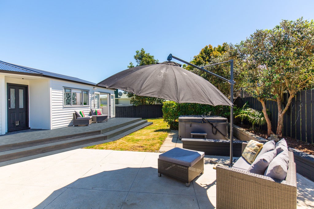 16 Gilpin Place, Beach Haven, Auckland - Carousel 21