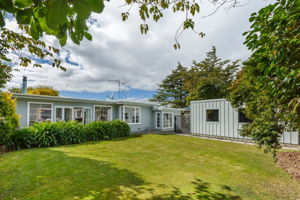 15 Collingwood Street, Hokowhitu, Palmerston North - Carousel 1