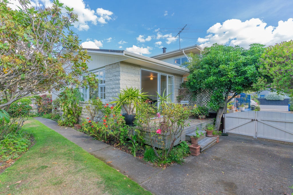 2/73 Main Road, Redcliffs, Christchurch - Carousel 1