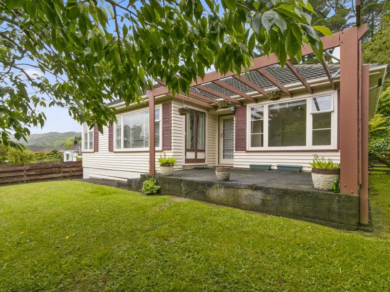 11 Sheehy Grove, Wainuiomata, Lower Hutt - Carousel 1