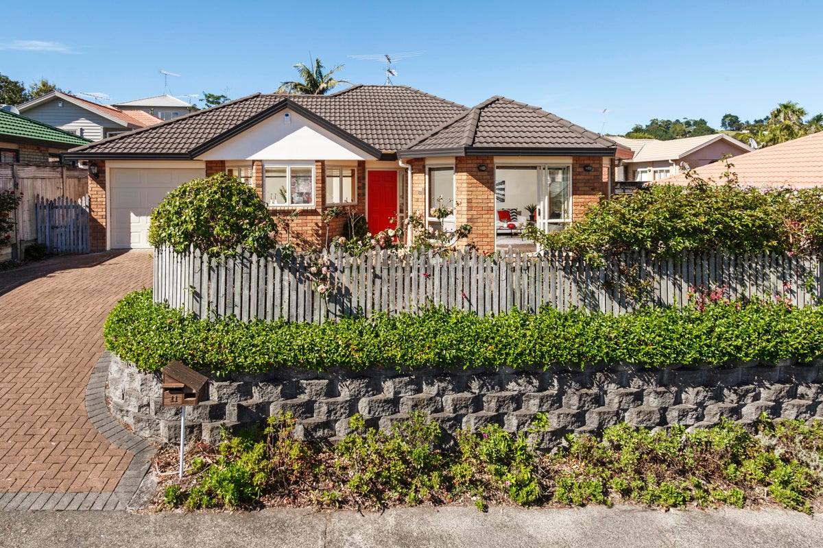 11 Angel Way, Stanmore Bay, Whangaparaoa - Carousel 1