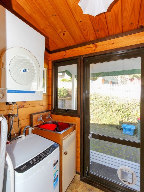 22B York Crescent, Westown, New Plymouth - Carousel 22
