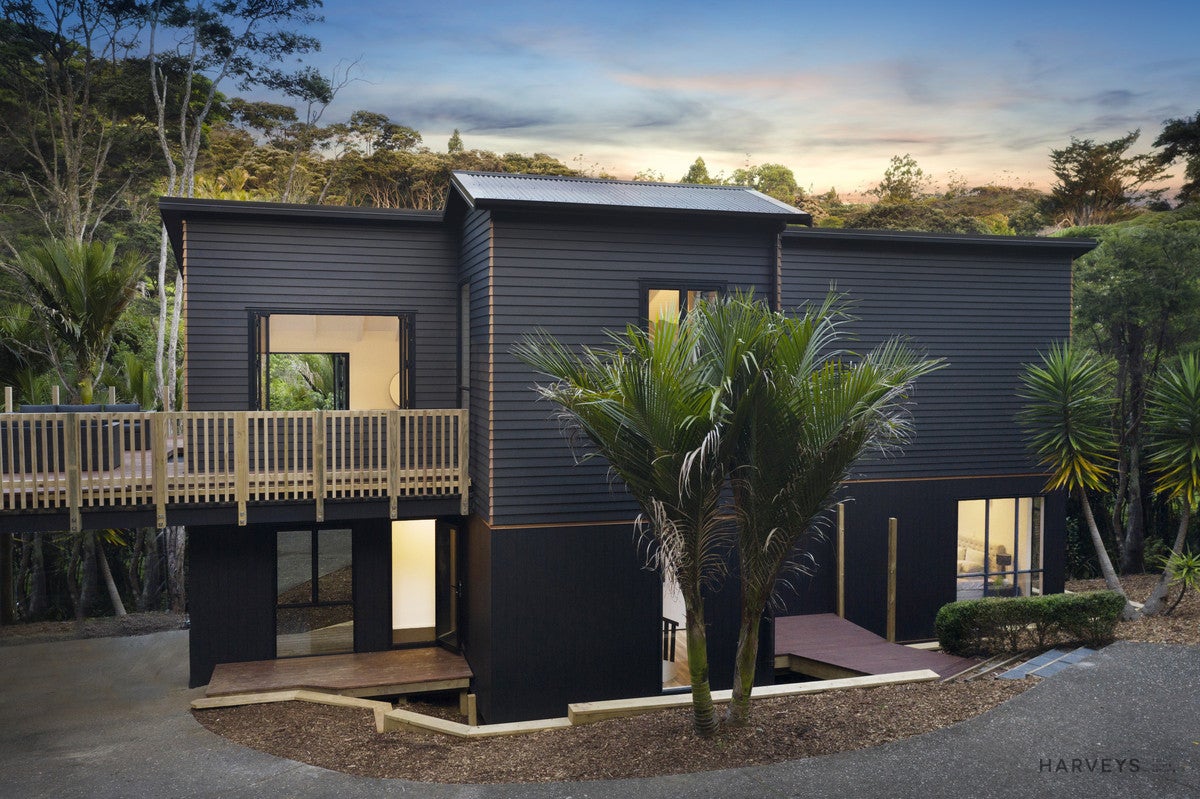11 Woontons Lane, Titirangi, Auckland - Carousel 1