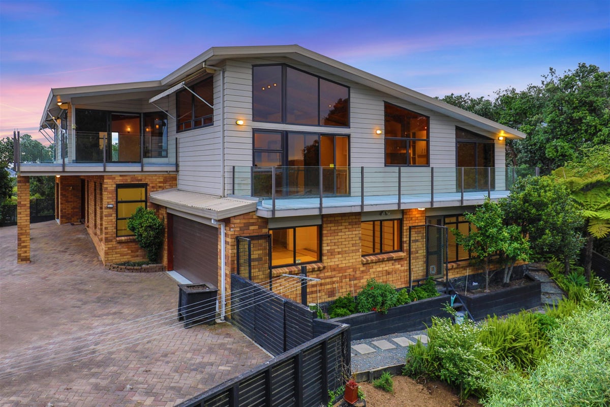 453 East Coast Road, Murrays Bay, Auckland - Carousel 1