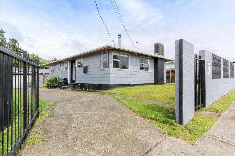 16 Banks Street, Marfell, New Plymouth - Carousel 1
