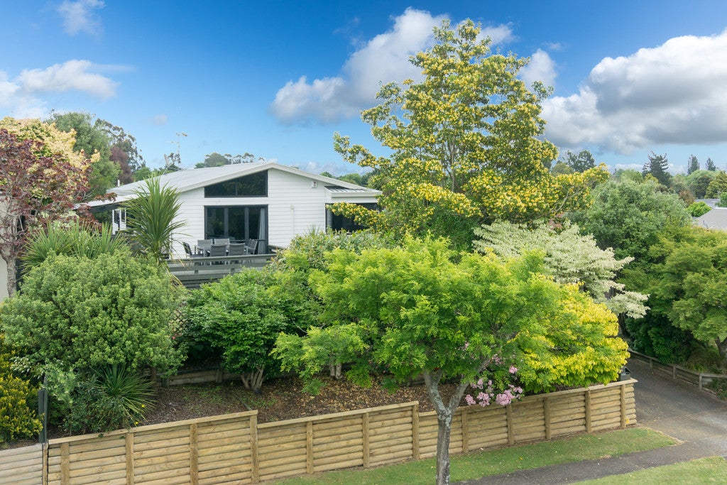 30 Lansdowne Crescent, Glenview, Hamilton - Carousel 1