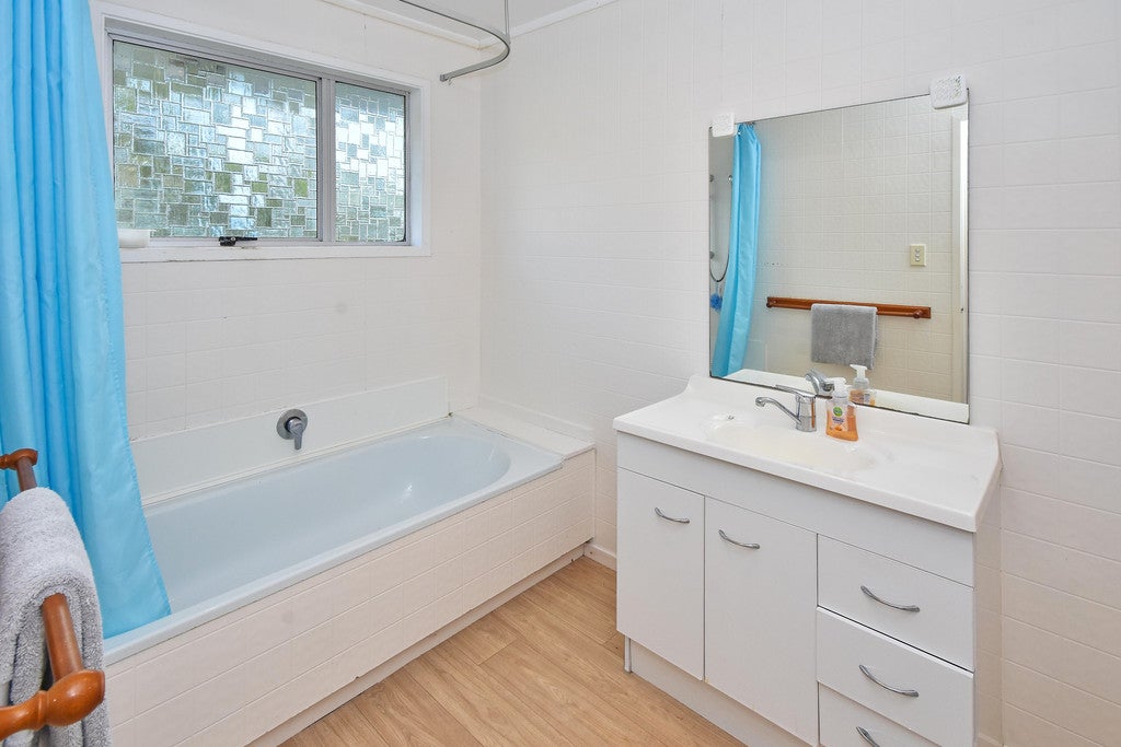 17 Chantal Place, Red Hill, Papakura - Carousel 12