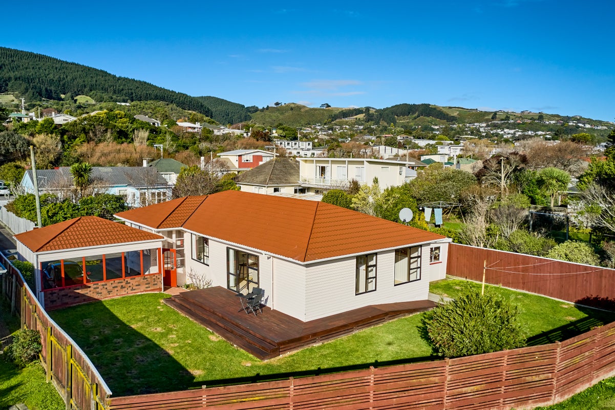 27 Findlay Street, Tawa, Wellington - Carousel 1