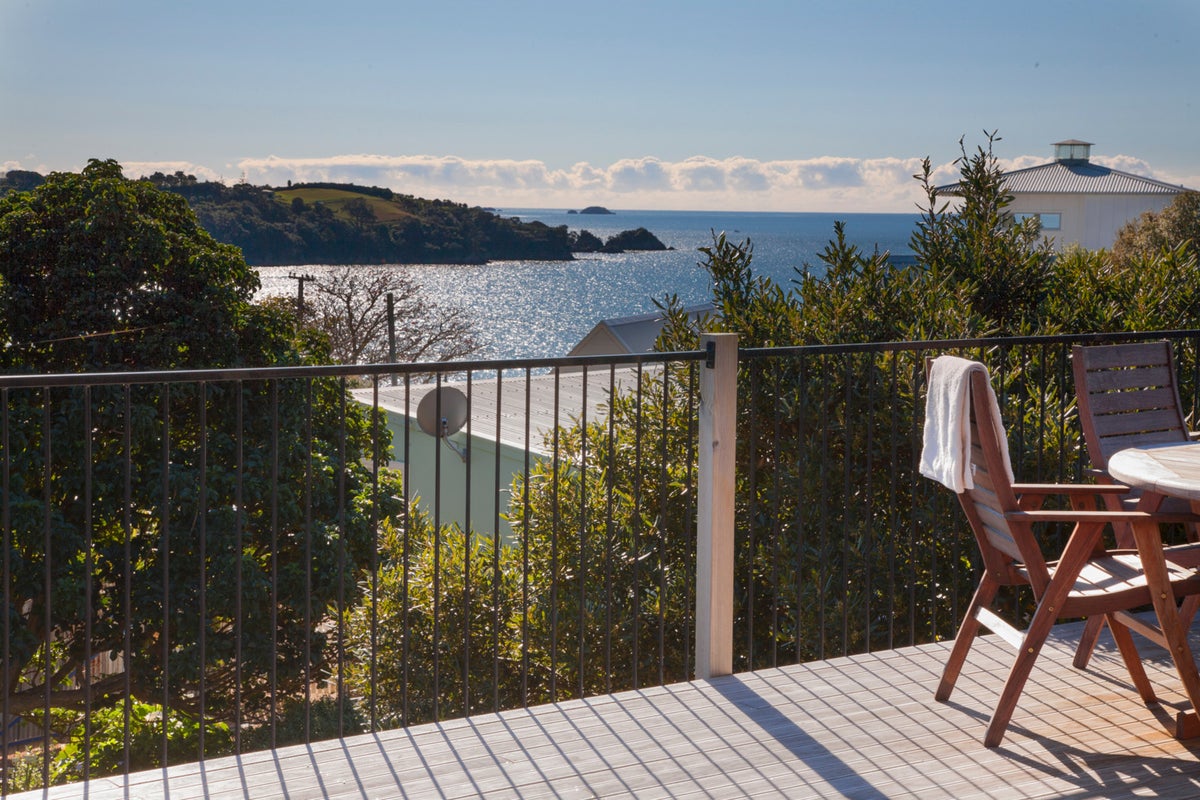 4 Huia Street, Oneroa, Waiheke Island - Carousel 2
