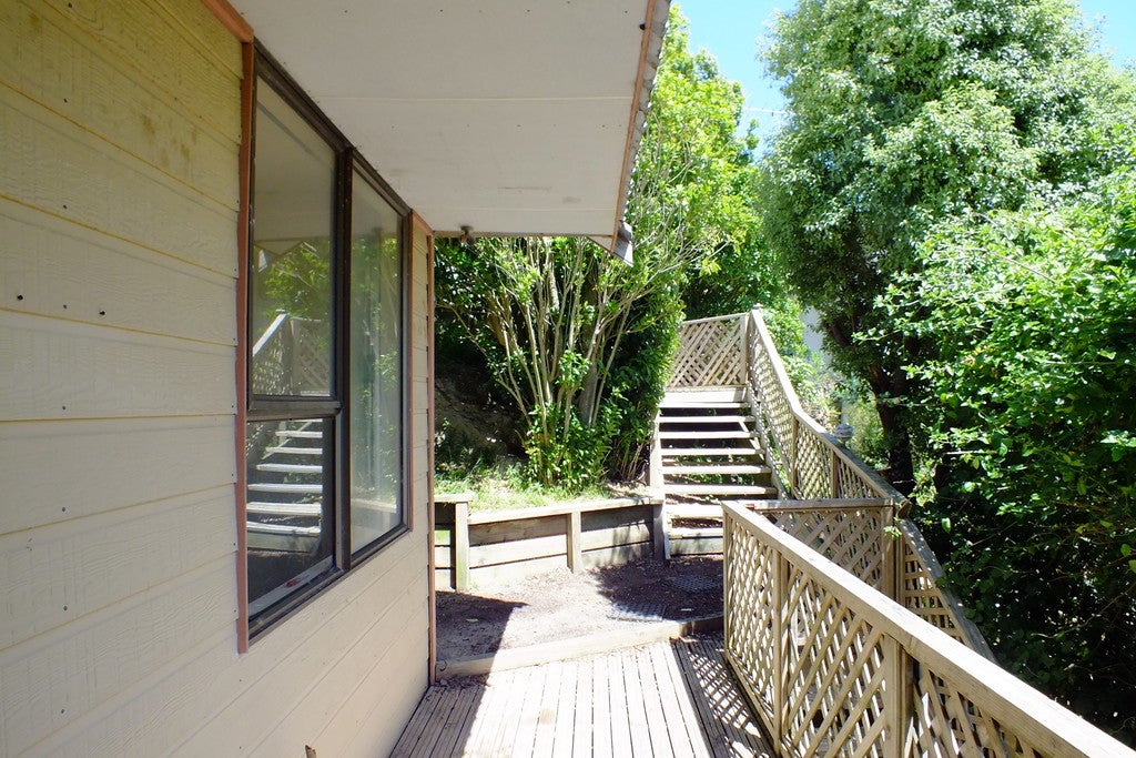 56 Gordon Road, Plimmerton, Porirua - Carousel 2