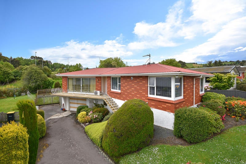 15 Kinmont Crescent, Kinmont Park, Mosgiel - Carousel 1