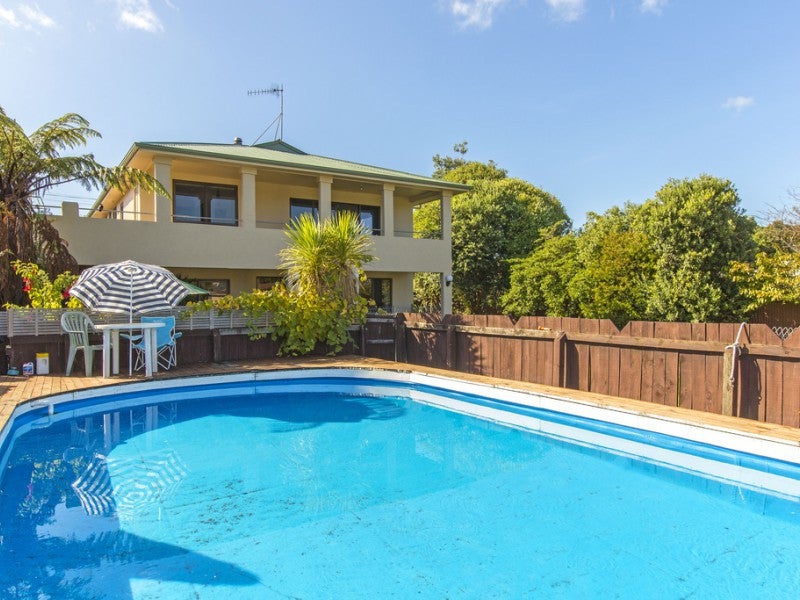 10 Ruru Road, Otaihanga, Paraparaumu - Carousel 1