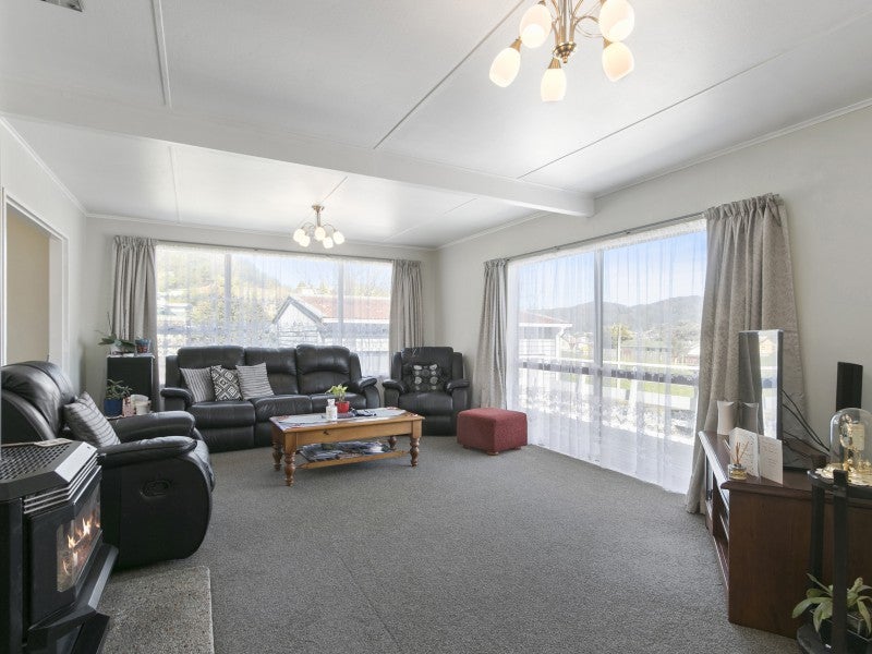 11 Wicklow Grove, Wainuiomata, Lower Hutt - Carousel 2