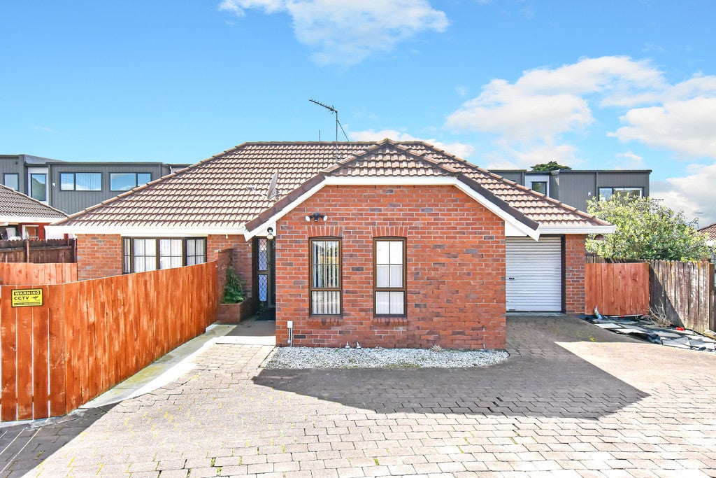 2/15 Alfriston Road, Manurewa East, Auckland - Carousel 1
