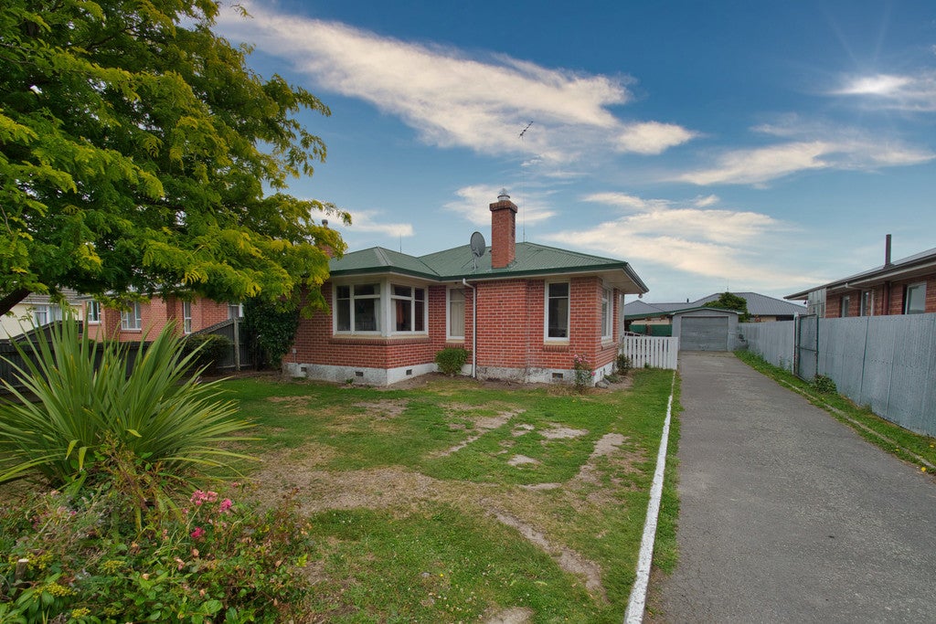 17 Davis Crescent, Netherby, Ashburton - Carousel 1