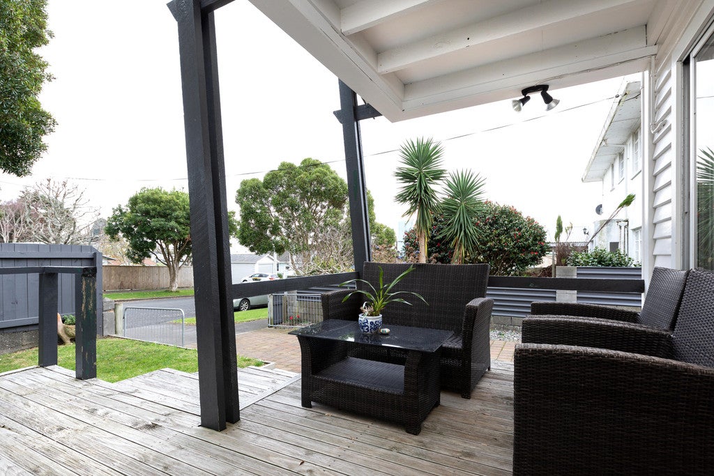 7 Peace Avenue, Moturoa, New Plymouth - Carousel 2