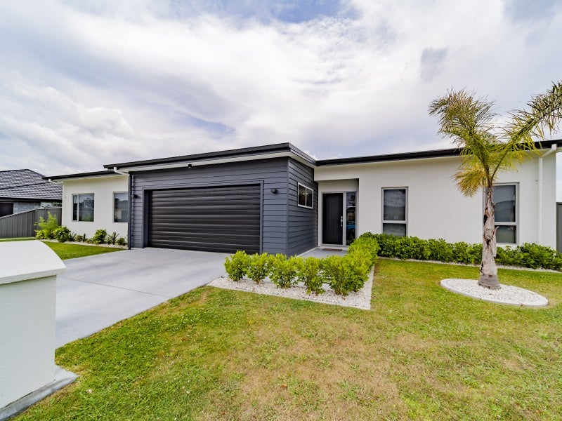 6 Benmore Place, Poraiti, Napier - Carousel 1