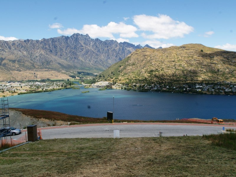 6 Florence Close, Queenstown Hill, Queenstown - Carousel 2