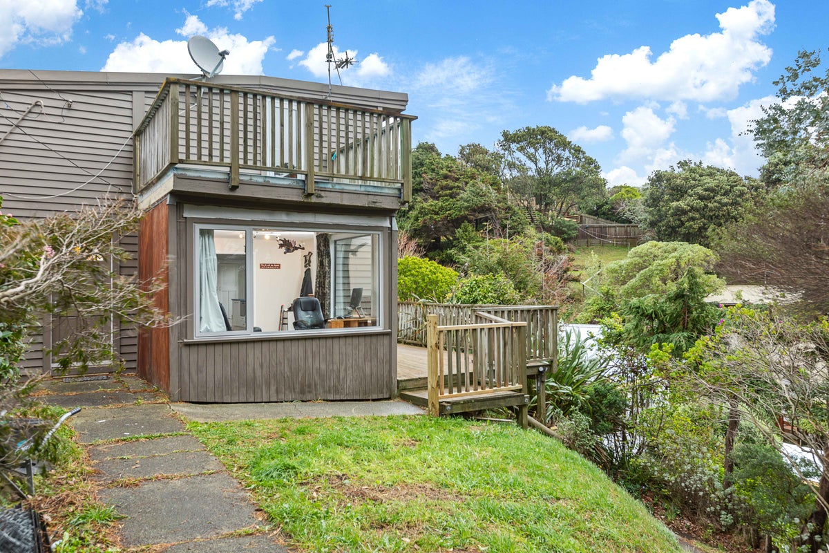 14 Grays Road, Plimmerton, Porirua - Carousel 1