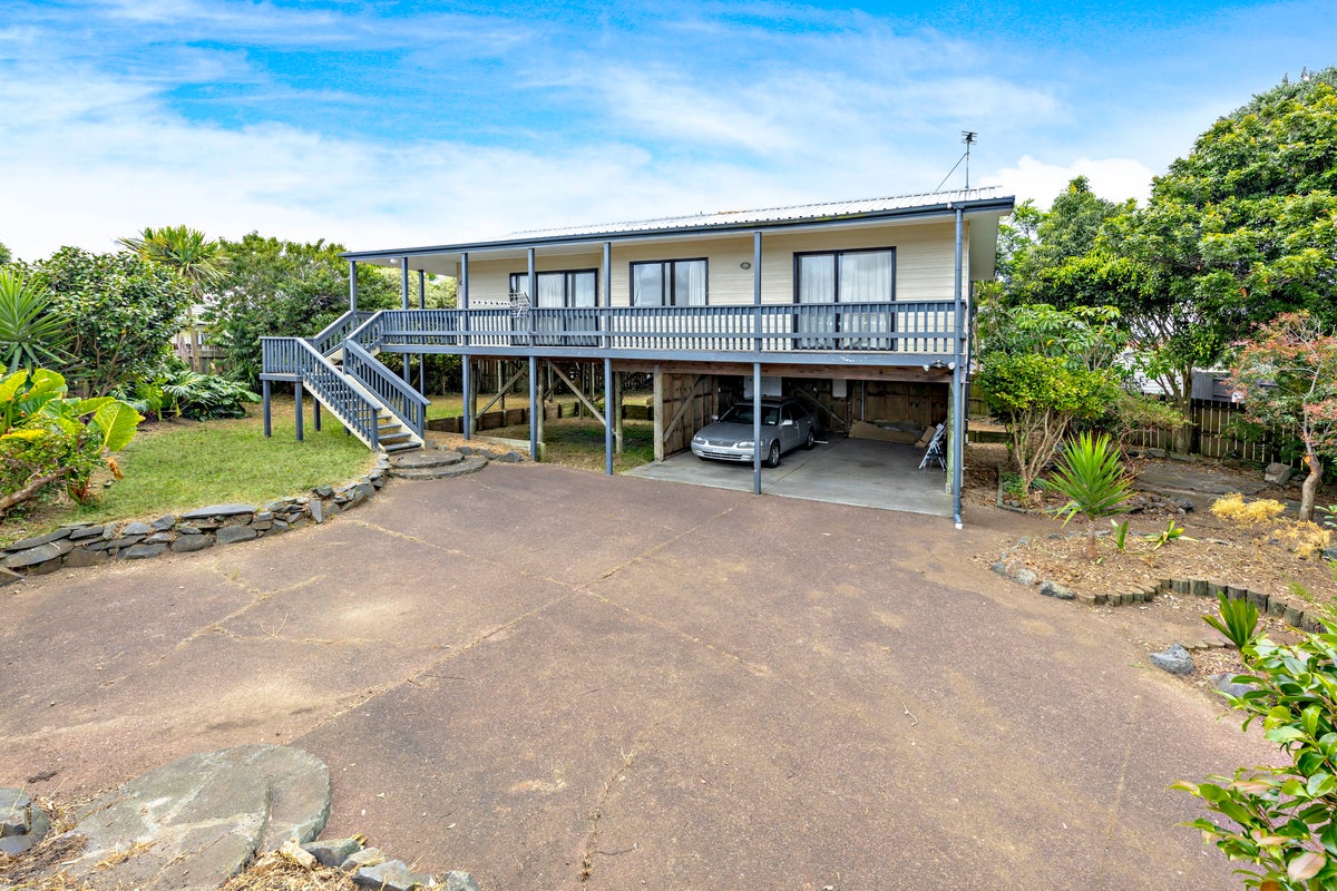 20 Dungarvon Place, Clendon Park, Auckland - Carousel 1