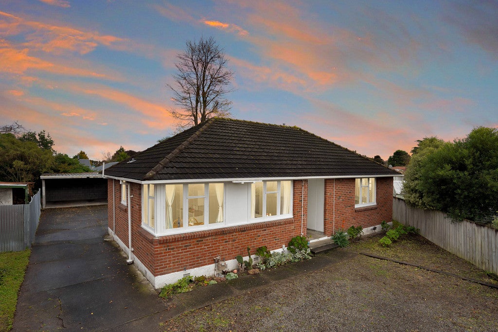 8 Hendon Place, West End, Palmerston North - Carousel 1