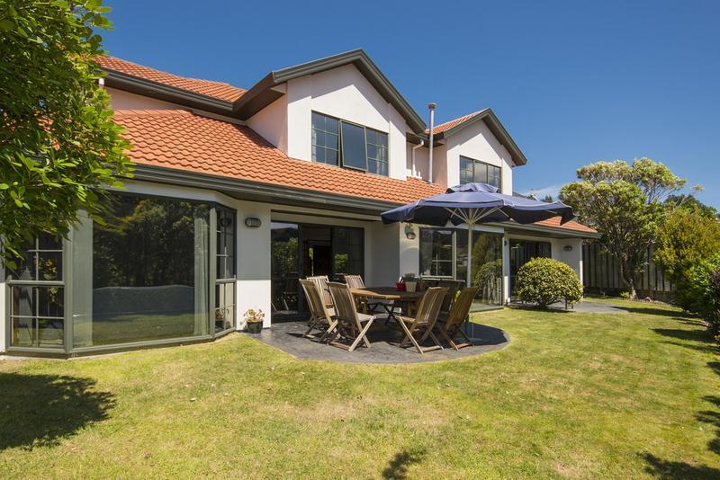 14 Furlong Crescent, Churton Park, Wellington - Carousel 1