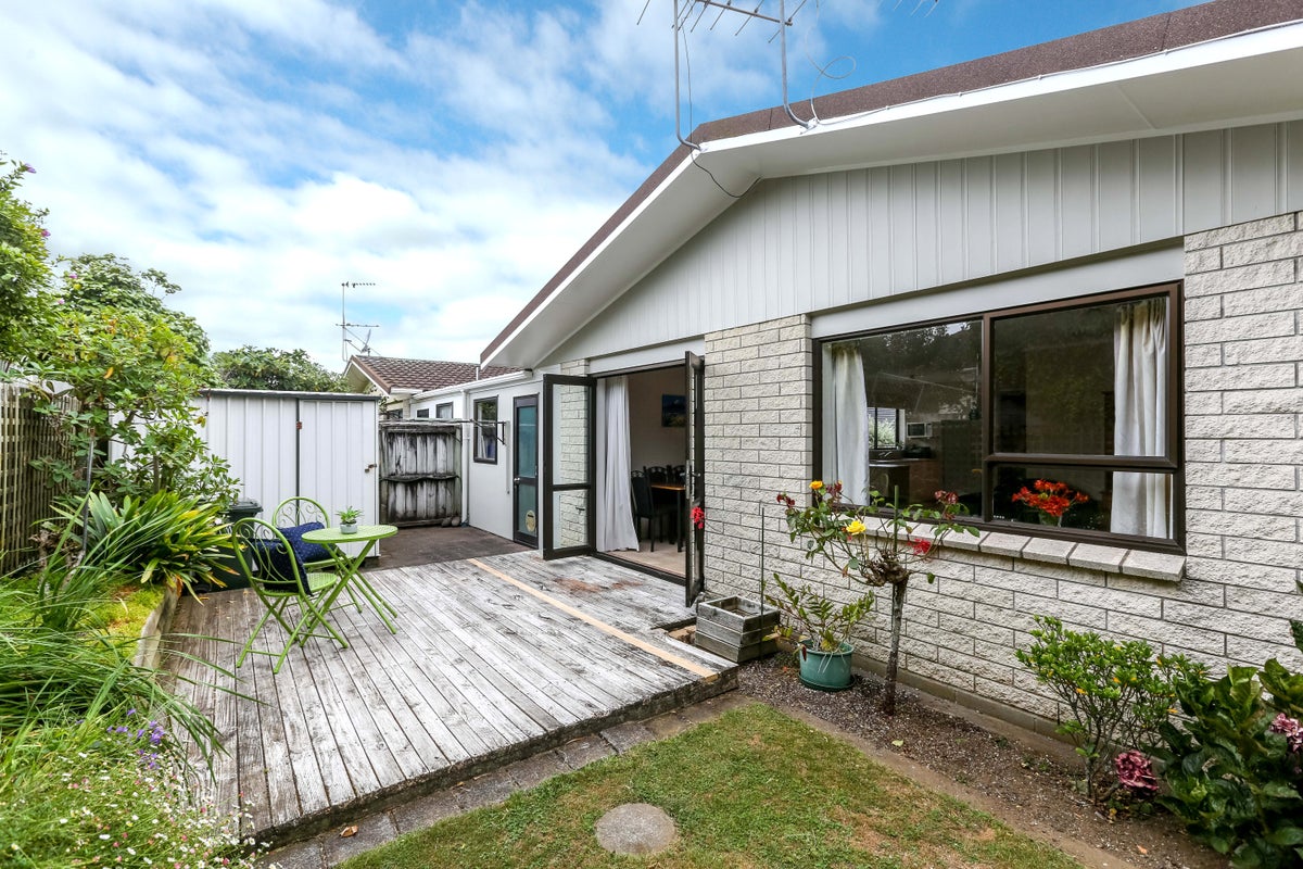 2/13 Chilman ST, Strandon, New Plymouth - Carousel 2