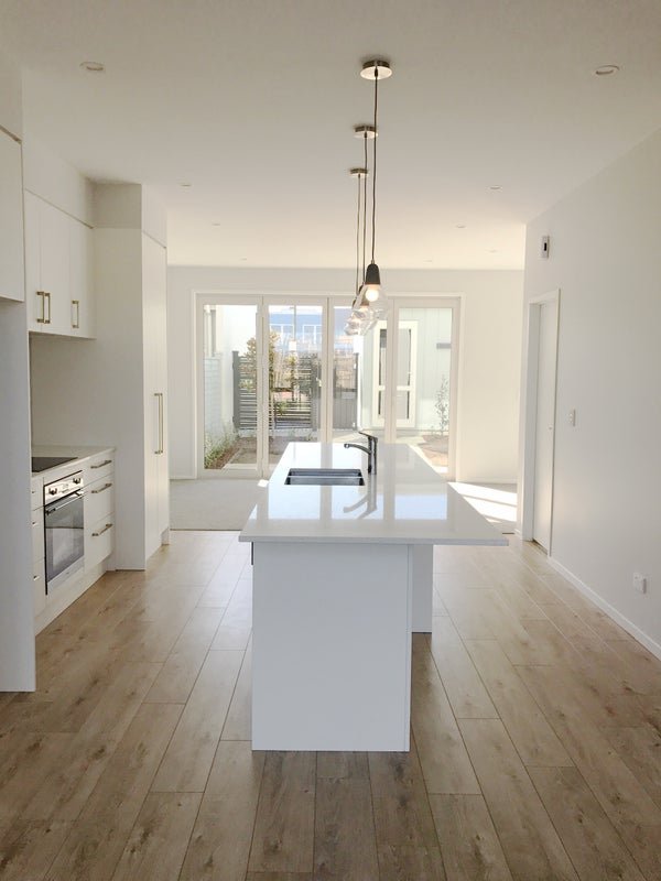 152 Seventh View Avenue, Beachlands, Auckland - Carousel 1