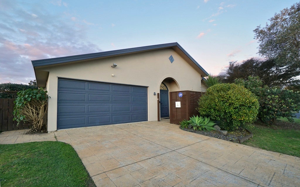 15 Katerini Grove, Papamoa Beach, Papamoa - Carousel 1