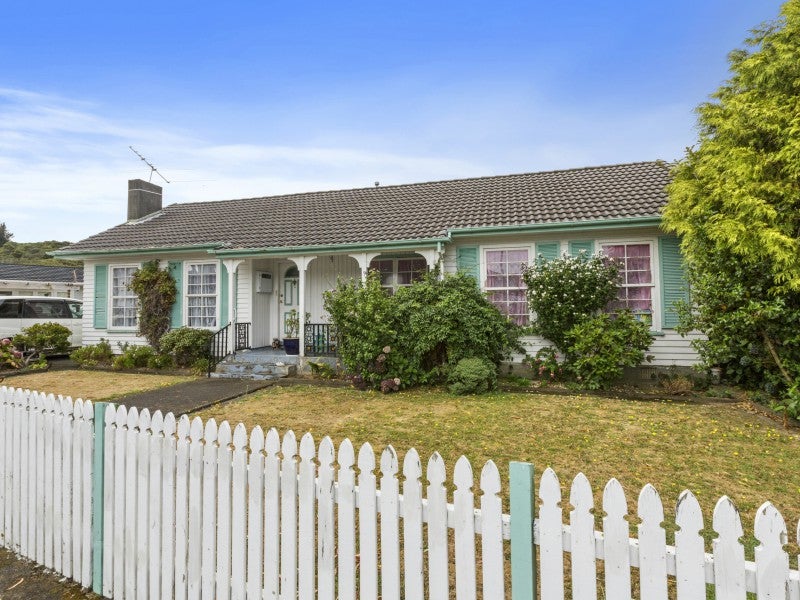 52 Parkway, Wainuiomata, Lower Hutt - Carousel 1
