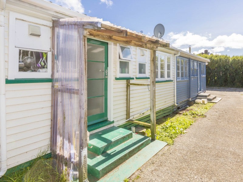 2/5 TOTARA ST, TRENTHAM, UPPER HUTT - Carousel 2