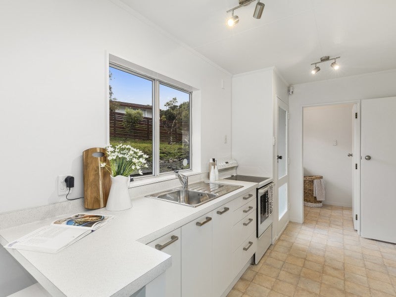 17 Whitechapel Grove, Stokes Valley, Lower Hutt - Carousel 2