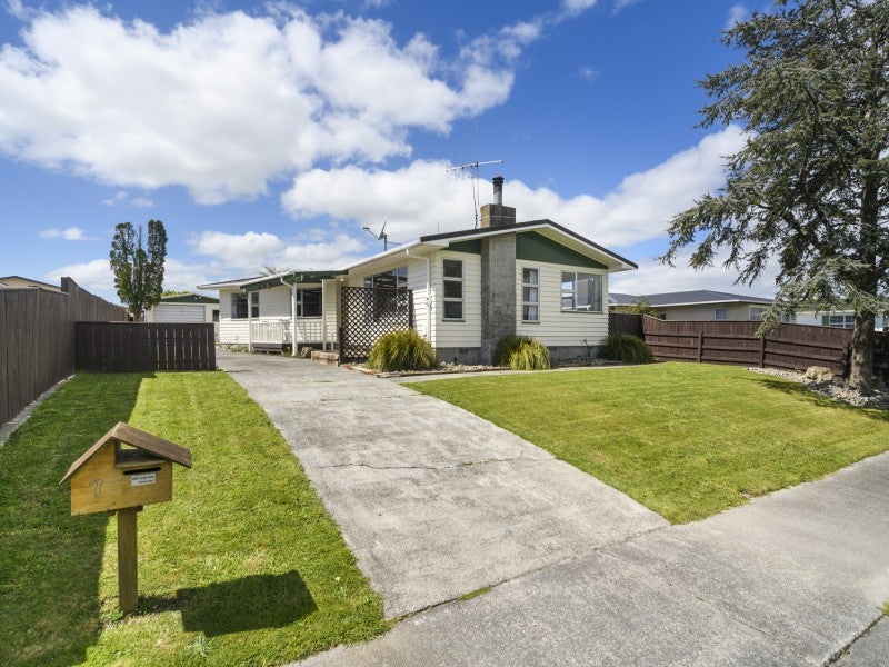 7 Dunk Place, Milson, Palmerston North - Carousel 1