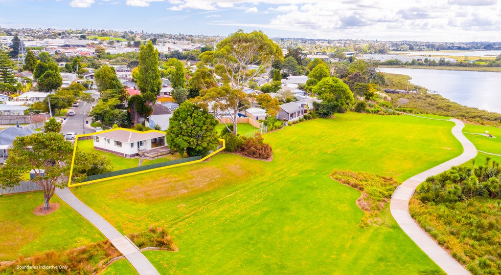12 Ingleby Place, Kelston, Auckland - Carousel 2